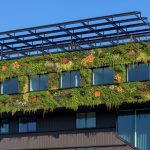 Aeres Hogeschool gebouw in Almere met moderne architectuur en glazen panelen.